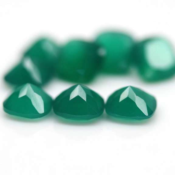 Breath taking 14.77ct grass green Botswana Agate set