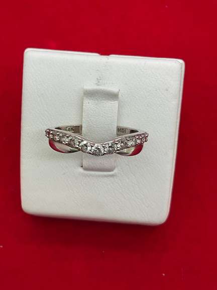 14K WHITE GOLD AND DIAMOND RING