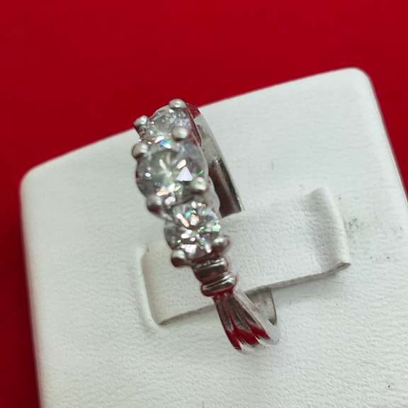 LADIES PLATINUM AND DIAMOND RING