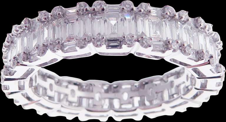 Shimmering 18k White Gold Diamond Anniversary Band