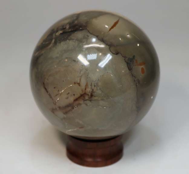 Incredible movement 1,358ct natural Agate sphere