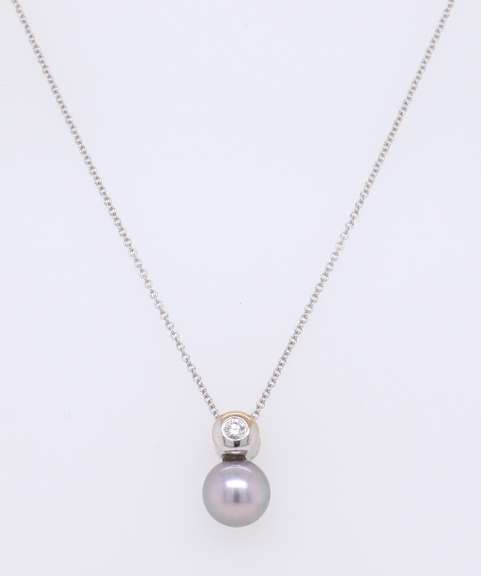 Charming 18kt WG Grey Pearl and Bezel Set Diamond Necklace