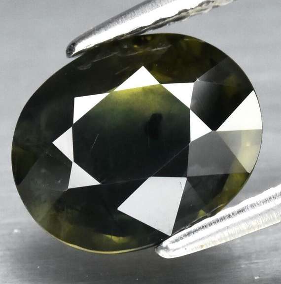 Rare bi-color 2.31ct green and yellow party Sapphire