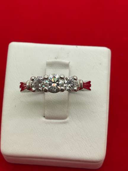 LADIES PLATINUM AND DIAMOND RING