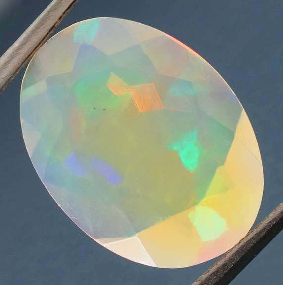 Floral glittering 2.46ct faceted Jelly Opal