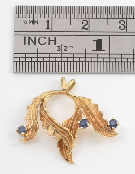 Artistic Pendant with sapphires