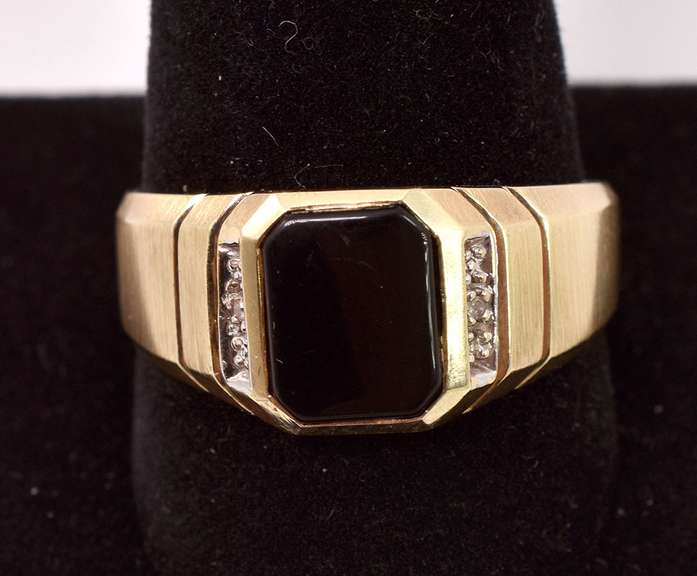 Classic Black Onyx and Diamond Ring in Yellow Gold