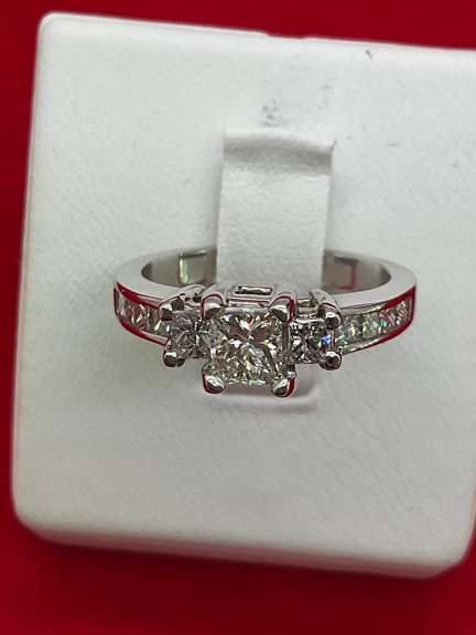 CERTIFIED 14K WHITE GOLD DIAMOND RING