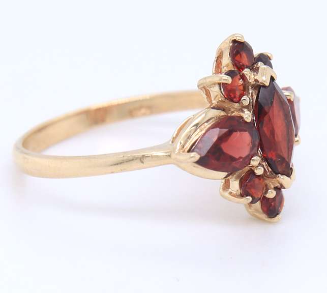 Gorgeous Yellow Gold Garnet Ring
