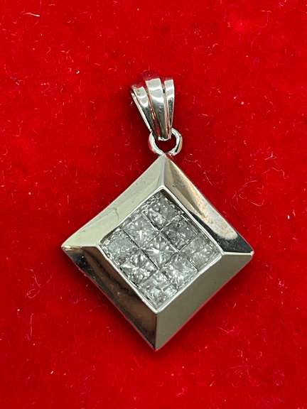 14K WHITE GOLD DIAMOND PENDANT