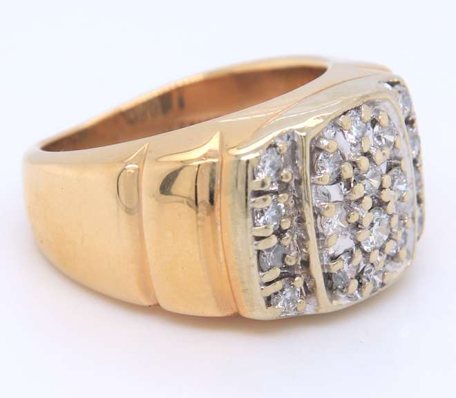 MEN'S BRAND NEW GOLD DIAMOND RING.