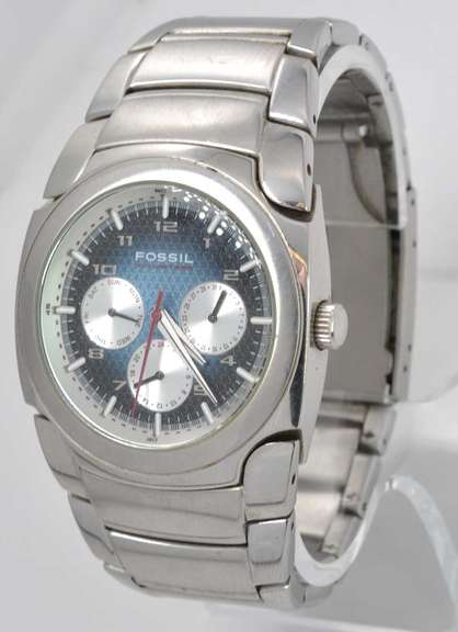Fossil Blue Triangle Gradient Dial, Pre-Owned.