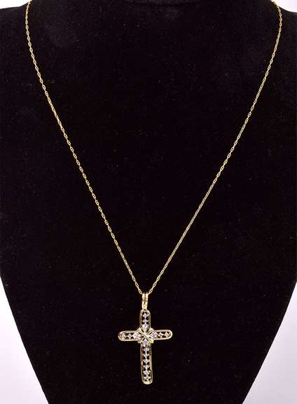 Gorgeous Diamond Cross Pendant Necklace in 14K Yellow Gold