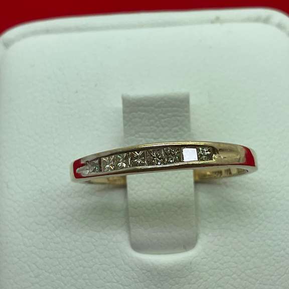 10K YELLOW GOLD DIAMOND BAND