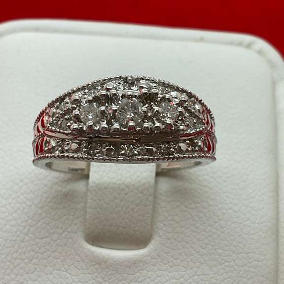 LADIES 14K WHITE GOLD DIAMOND RING