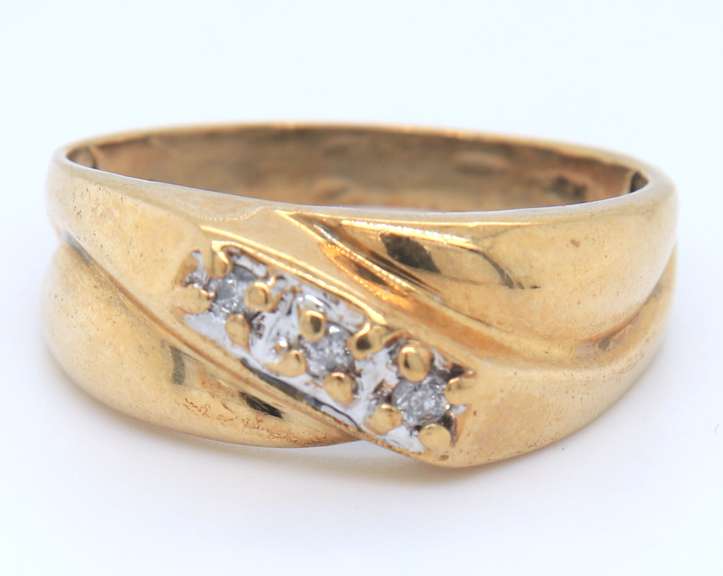 MEN'S GOLD & DIAMOND RING