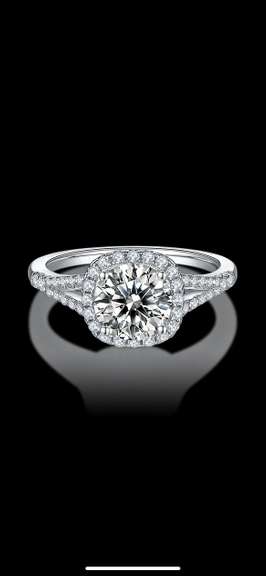 Sparkling 3 Ct VVS1 White F-G Fire Moissanite Ring