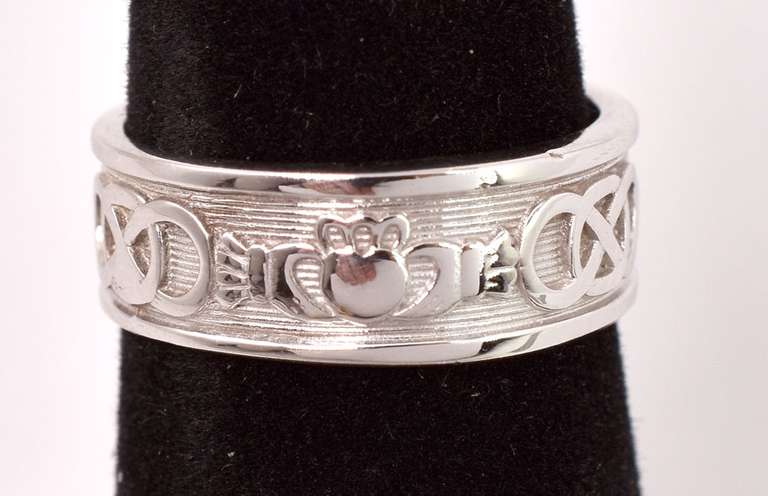 Stunning Claddagh Ring in White Gold