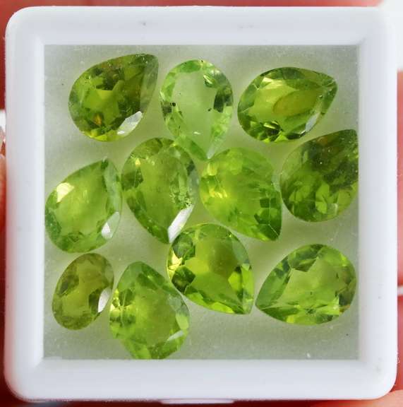 Gorgeous 11 piece Peridot set weighing 10.40cts