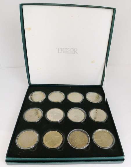 Tresor French World War II Victory Medal Set in Box