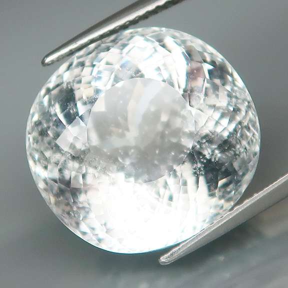 Exceptional 22.55ct collectors diamond white Beryl