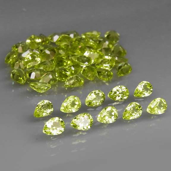 Fantastic 8.24ct 4x3mm pear cut Peridot set