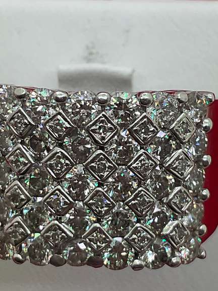 LADIES 14K WHITE GOLD DIAMOND BAND