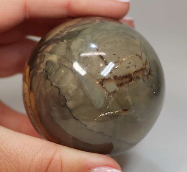 Incredible movement 1,358ct natural Agate sphere