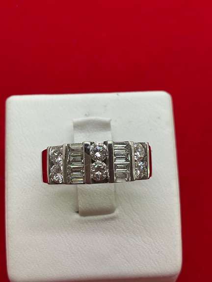 LADIES 14K WHITE GOLD DIAMOND RING