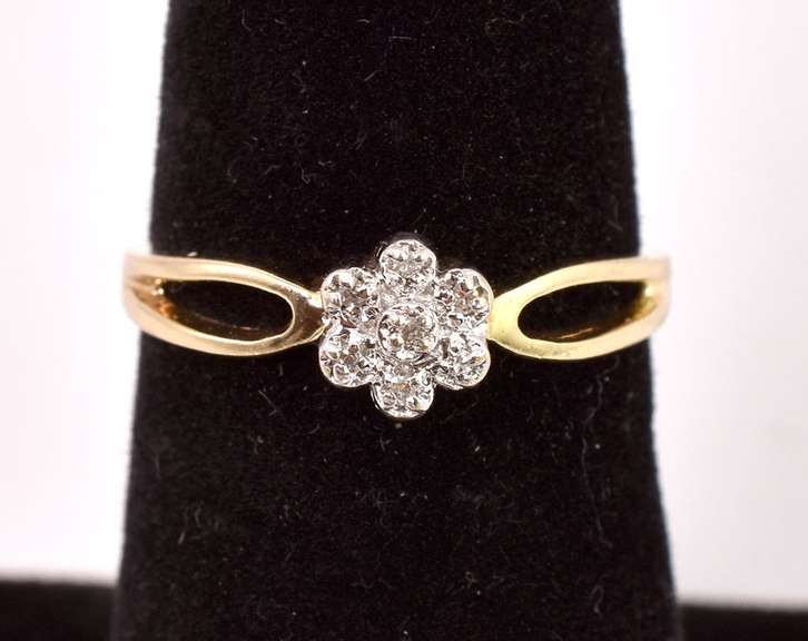 Fabulous Flower Shaped Diamond Ring in Yellow Gold