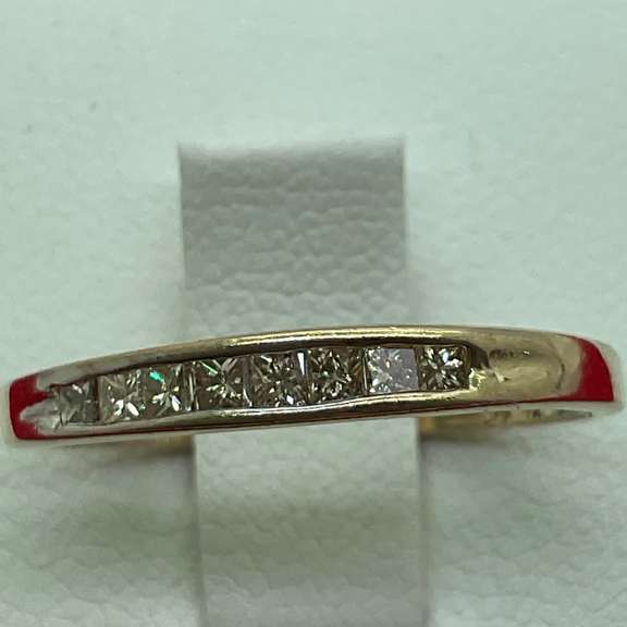 10K YELLOW GOLD DIAMOND BAND