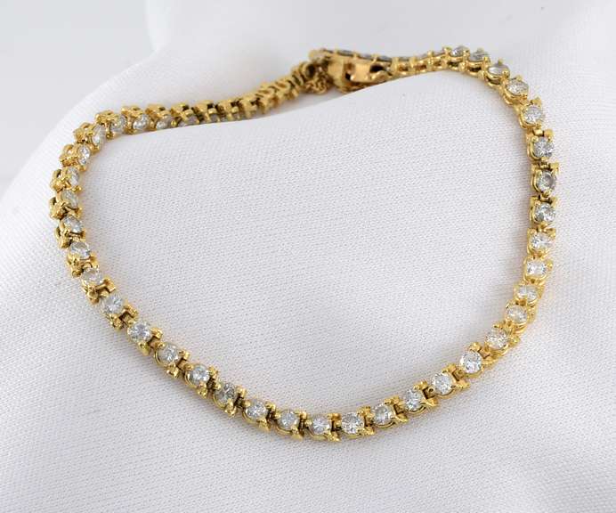 Pretty Straight Line Diamond Bracelet