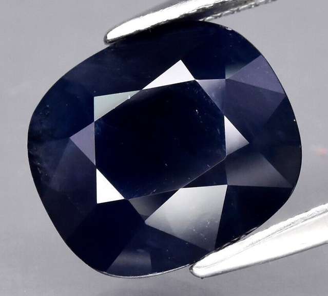 Gorgeous 7.33ct HEATED ONLY midnight blue Sapphire