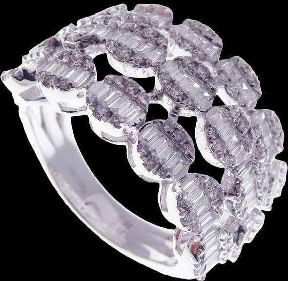 Beautiful 18k White Gold Seven Diamond Cluster Set Ring