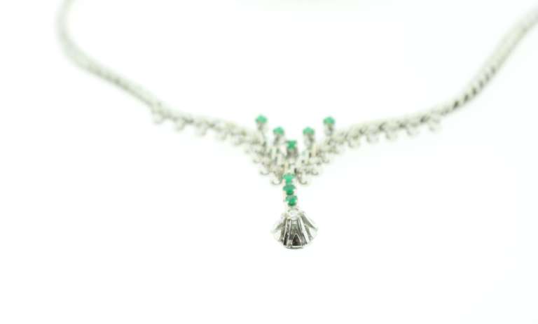 Vintage Art Deco Diamond and Emerald 18k White Gold Necklace
