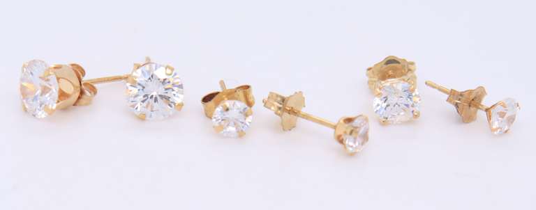 Sparkling Set of 14kt YG Round CZ Stud Earrings