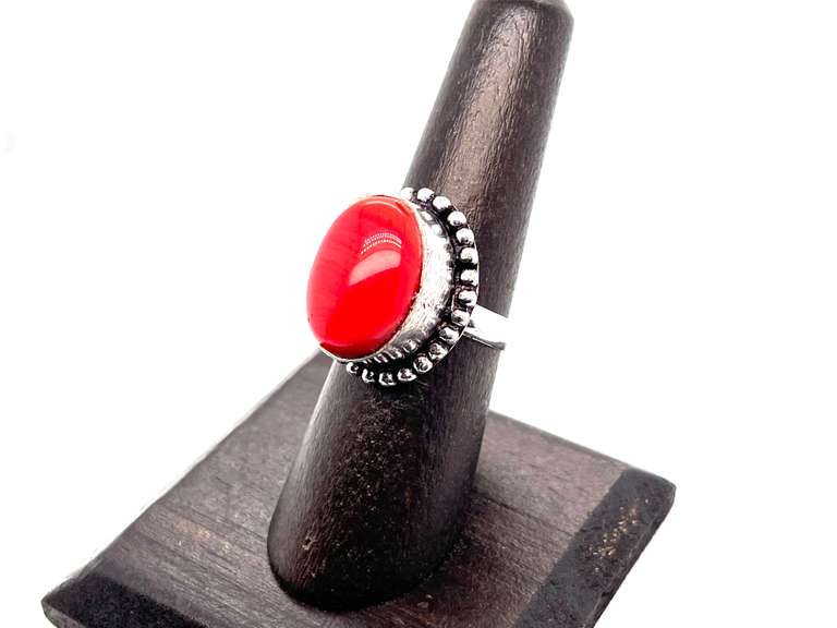 Ovular Red Coral in Tibetan Silver Beaded Ring