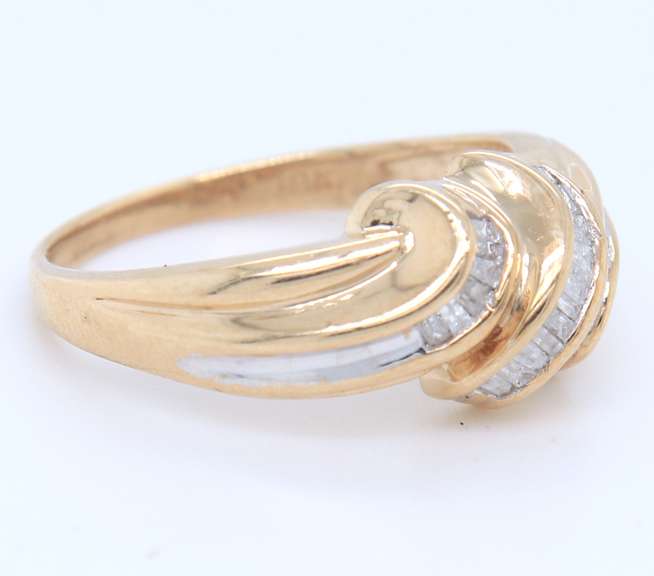 Handsome Yellow Gold Diamond Band