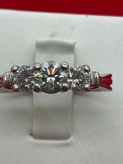 LADIES PLATINUM AND DIAMOND RING