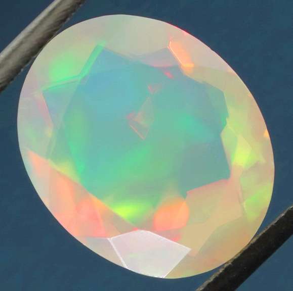 Tremendous glittering 2.51ct faceted Jelly Opal