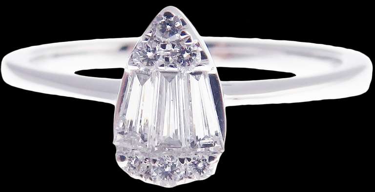 Sleek 18k White Gold Teardrop Diamond Cluster Ring