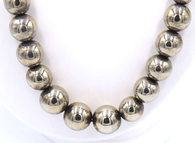 STERLING SILVER GRADUATED BEAD NECKLACE.