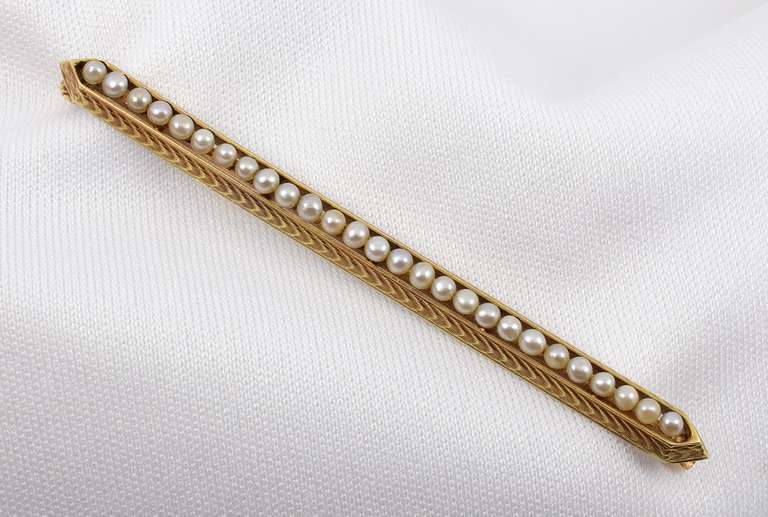 Fashionable Vintage Pearl Bar Brooch
