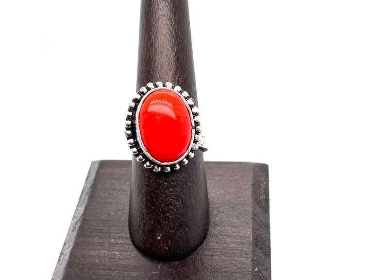 Ovular Red Coral in Tibetan Silver Beaded Ring