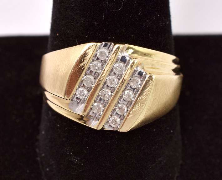 Magnificent Men's Diamond Ring in Yellow Gold