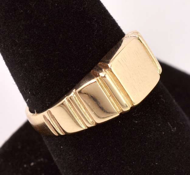 Incredible Signet Ring in 14K Yellow Gold