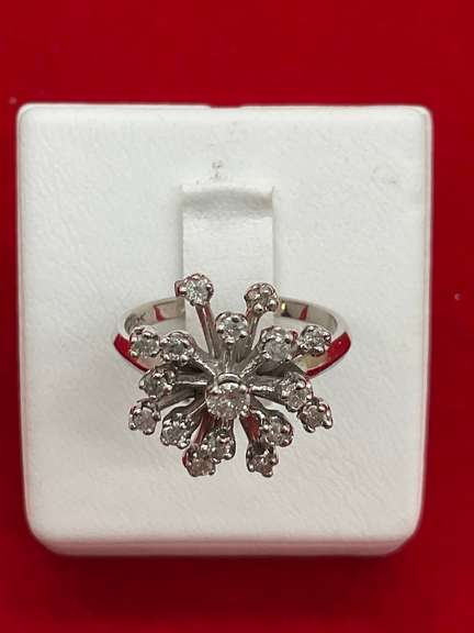 LADIES 10K WHITE GOLD AND DIAMOND STARBURST RING