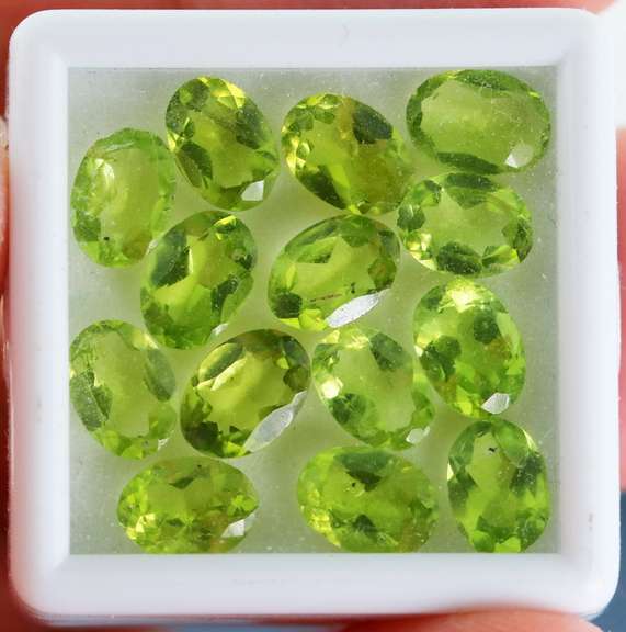 Superb 14 piece Peridot set weighing 10.40cts