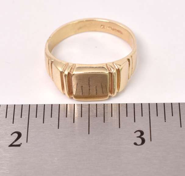 Incredible Signet Ring in 14K Yellow Gold