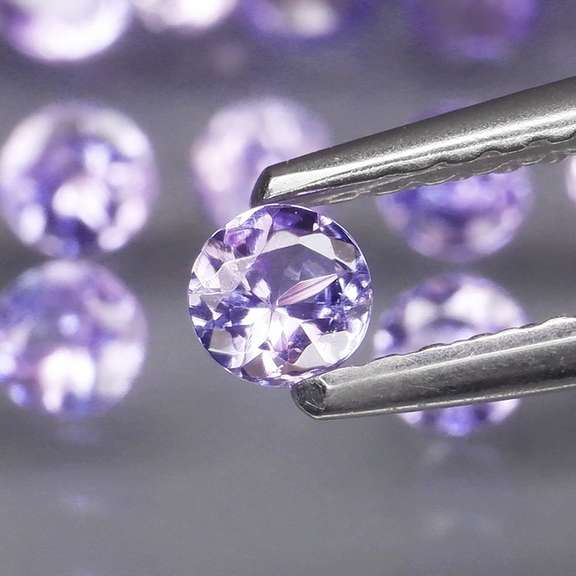 Glittering 4.91ct bright blue violet Tanzanite set